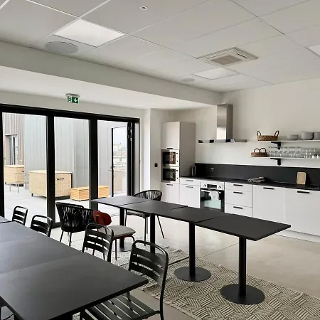 We Live Sharies A405