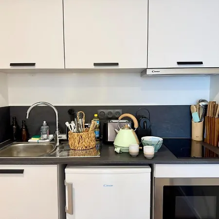 We Live Sharies A405 Reims